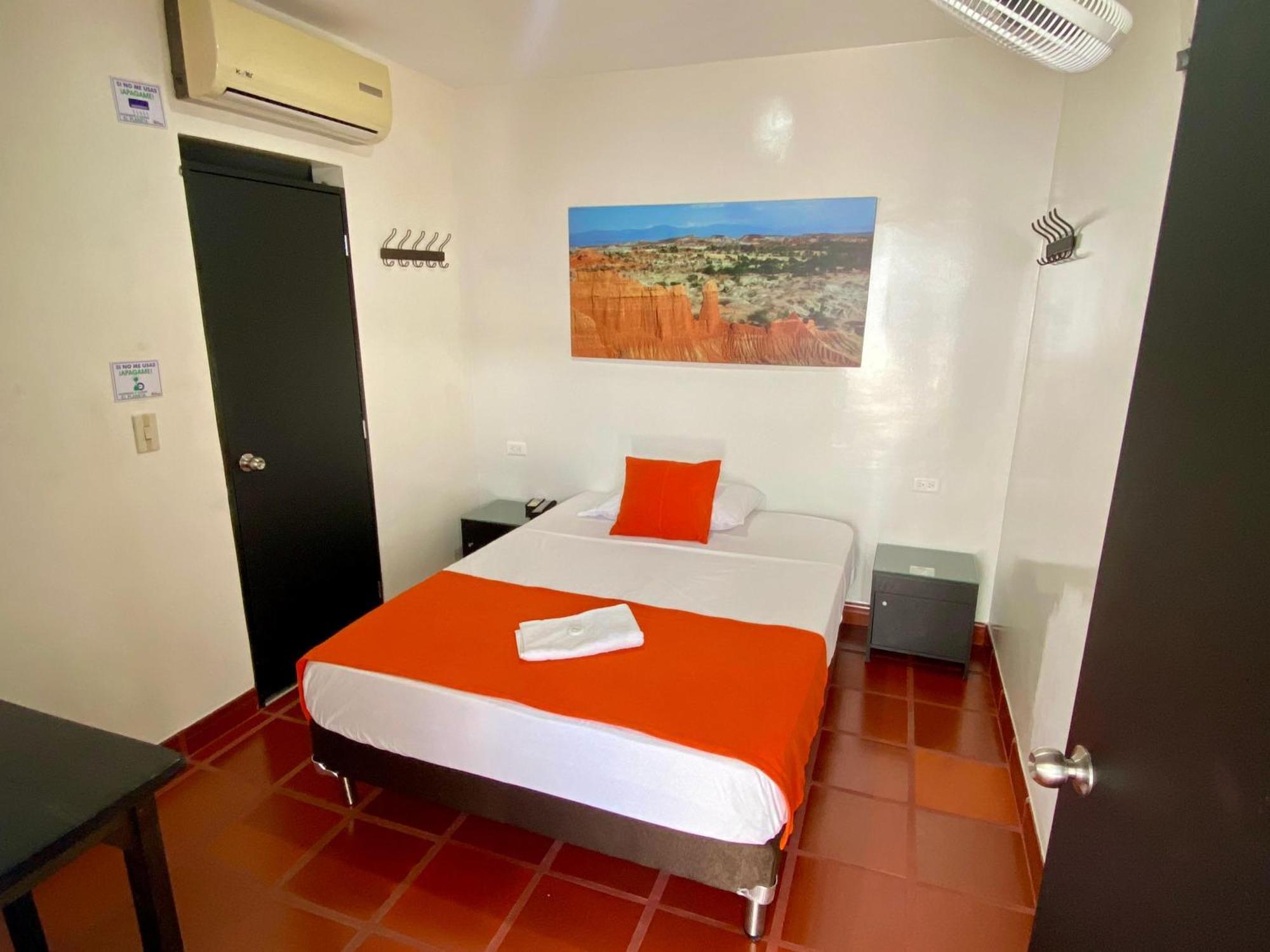 Hotel Villa Paraiso Villavieja Ngoại thất bức ảnh